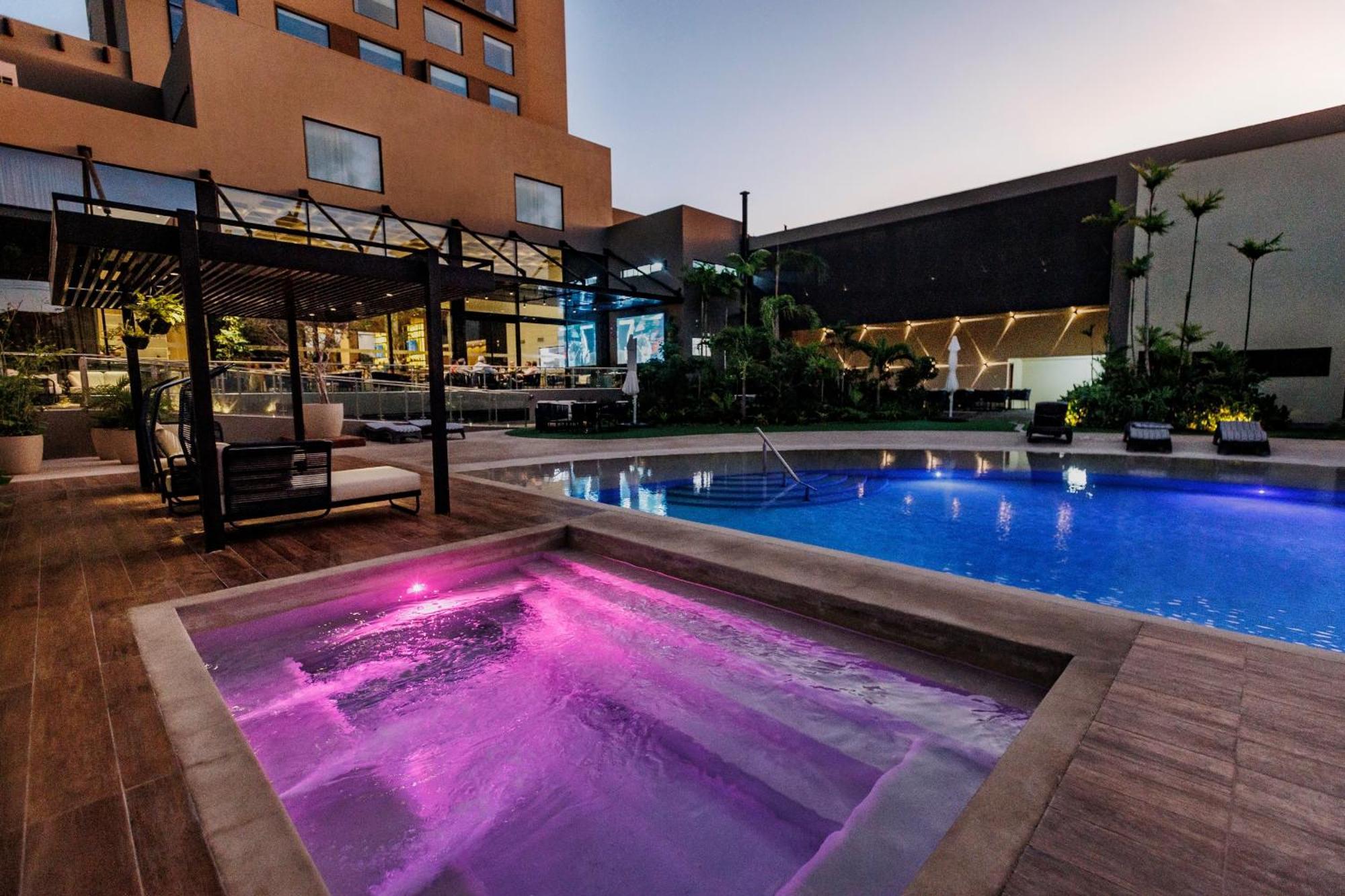 Novotel Санта-Крус-де-ла-Сьерра Экстерьер фото