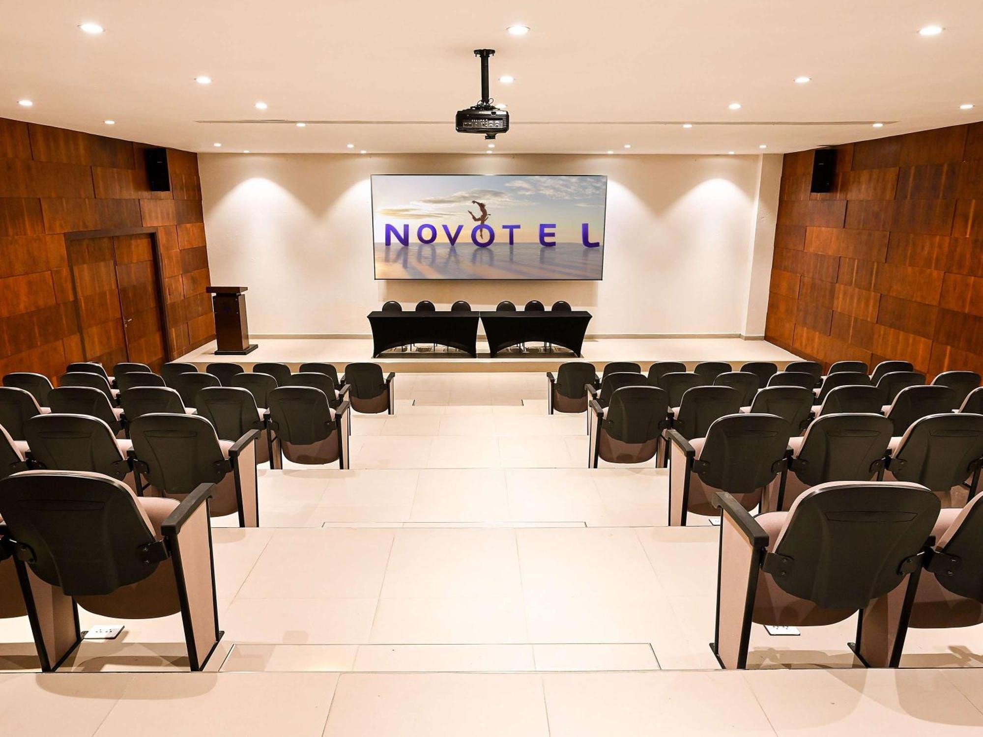 Novotel Санта-Крус-де-ла-Сьерра Экстерьер фото