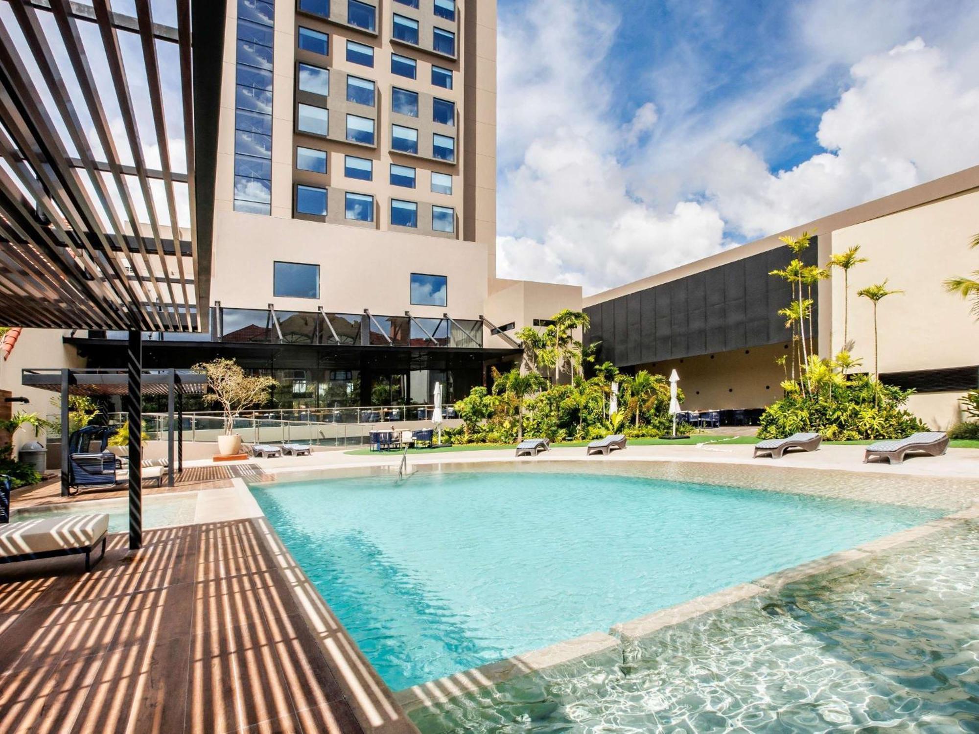 Novotel Санта-Крус-де-ла-Сьерра Экстерьер фото